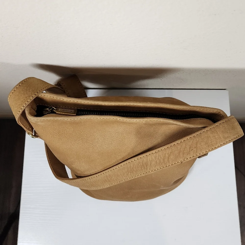 Vintage Coach Small Bucket Zip In Nubuc #4933 - Picture 9 of 17